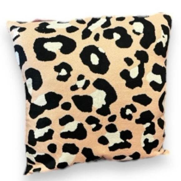 Pink leopard knitted accent throw pillow cover 18" x 18" NEW - Picture 2 of 8